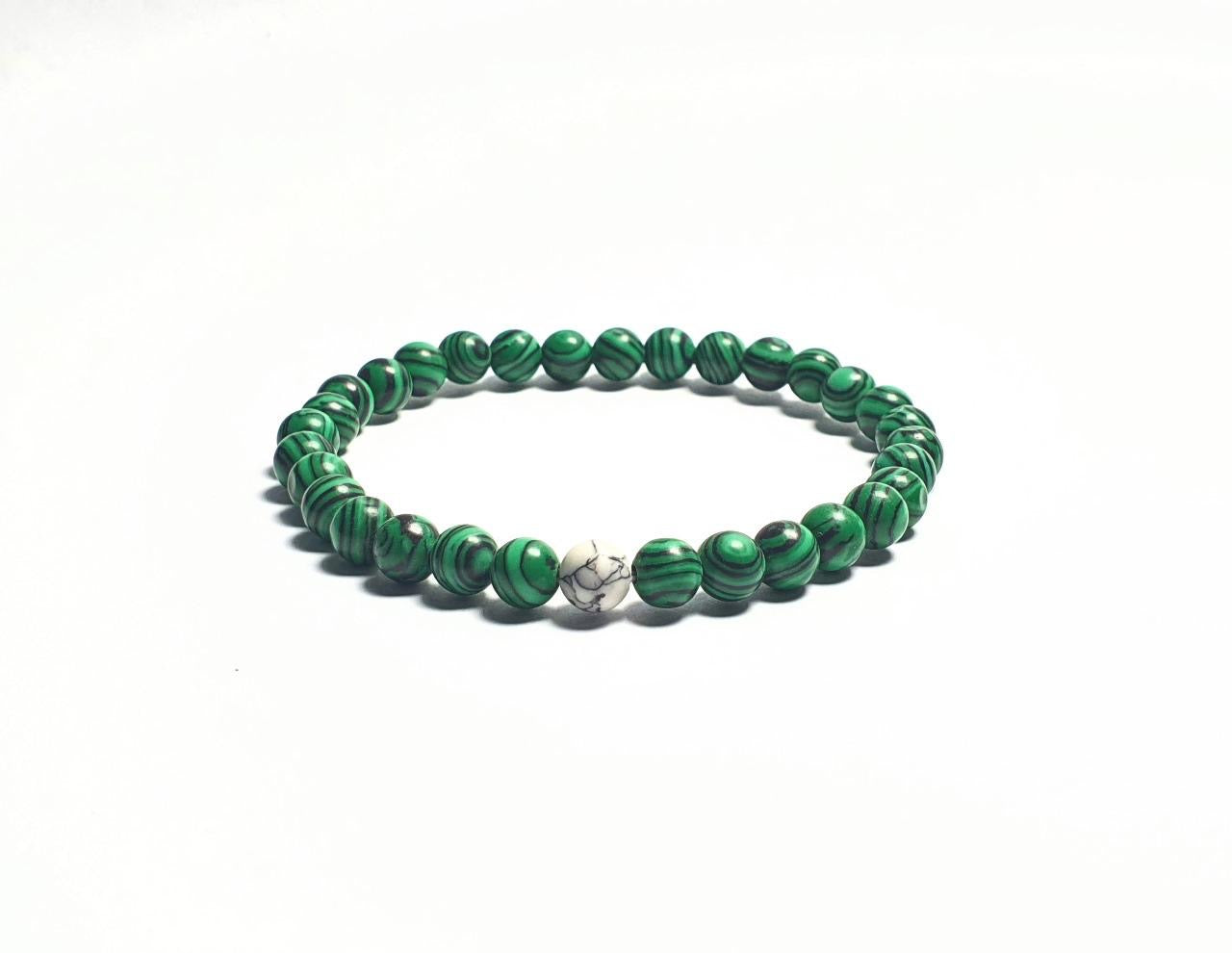 WHITE GREEN STONE BRACELET